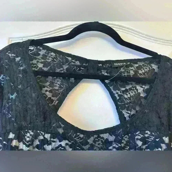 Torrid  - Lace overlaid bodycon dress - Picture 4 of 4